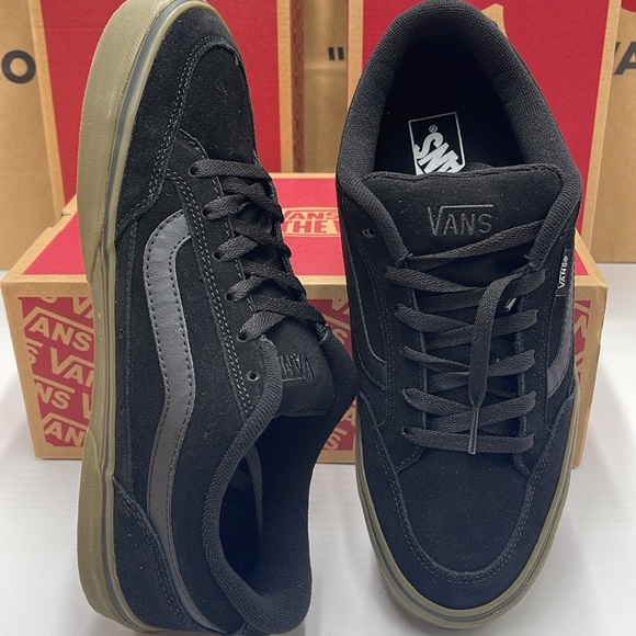 Vans Men’s Bearcat
Black/Dark Gum
VN000DT239L
Sneakers - Picture 6 of 16